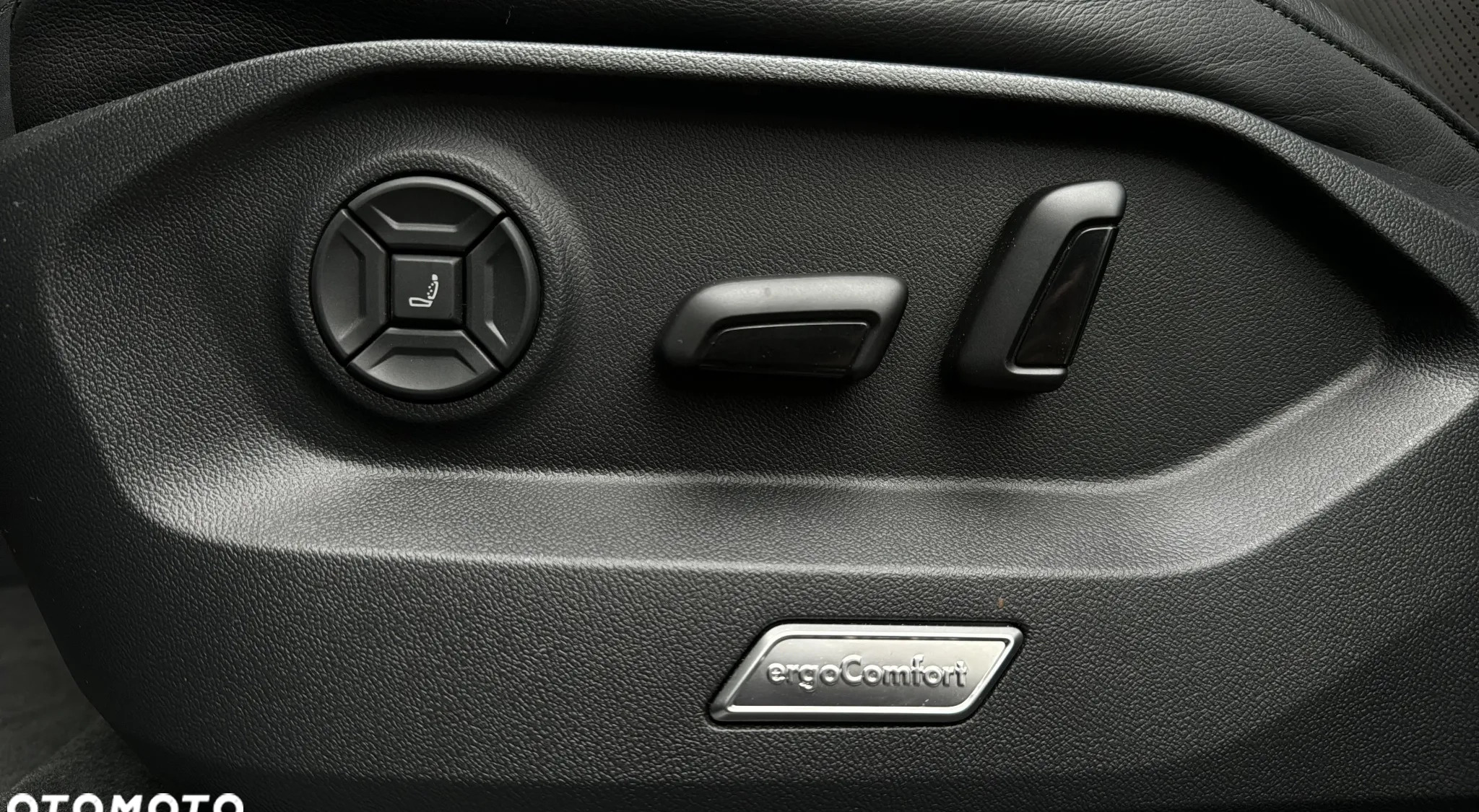 Volkswagen Touareg cena 420000 przebieg: 19500, rok produkcji 2023 z Jelcz-Laskowice małe 407